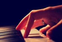 美国前锋转会谣言不实，将继续效力现俱乐部